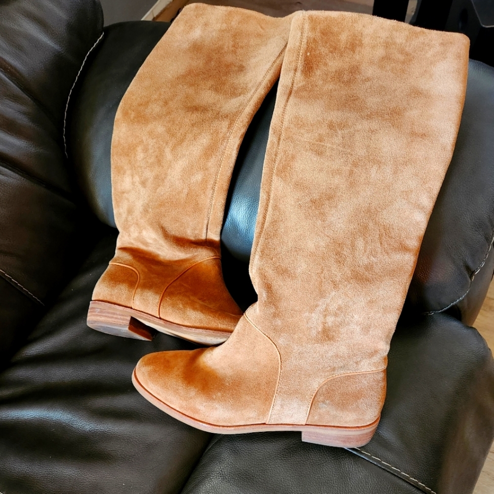 Basically brand new suede UGG boots